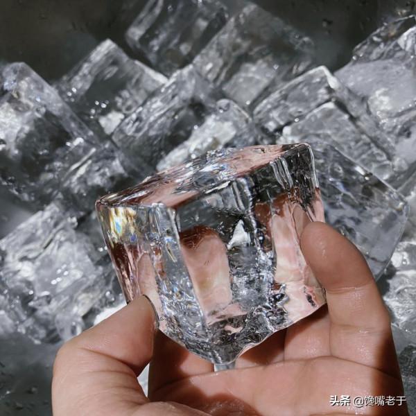 為啥肯德基凍的冰塊是透明的，而我凍的卻是白色的？看完漲知識了