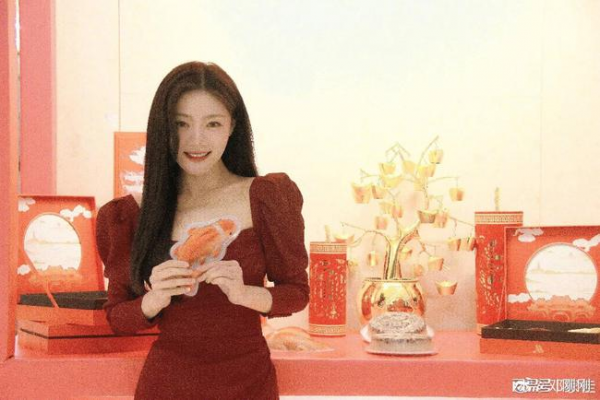 紅色的鄧家佳