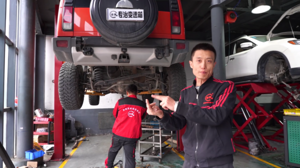 悍馬打方向盤時抖動、異響，分動箱故障維修為何需變速箱維修師