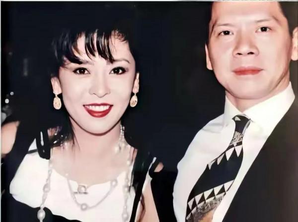 向太年前時也是顏值擔當，絲毫不輸明星氣質