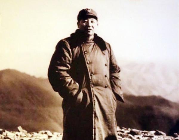 警衛連長踢開營長的門：老子不站崗了！62年後連長成了副國級