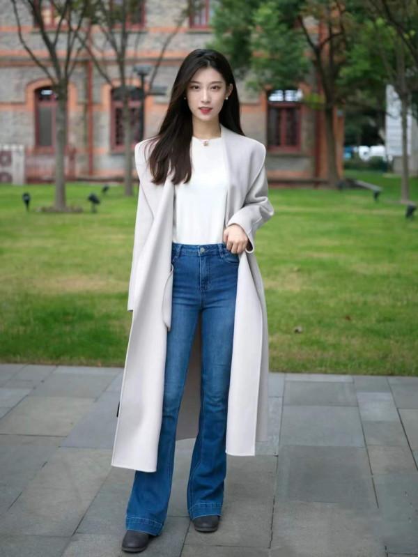 優雅女人常備的4條褲子，你有幾條？時髦顯瘦，配大衣很貴氣