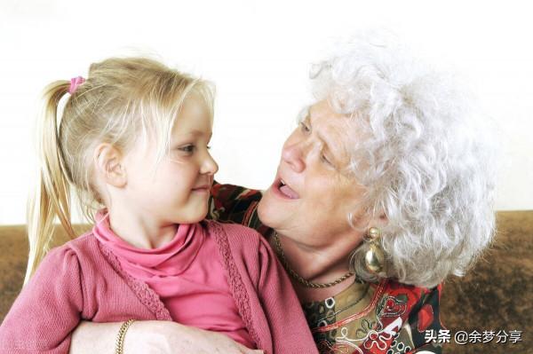 一個78歲母親過生日，兒女來了為財產卻打成一團