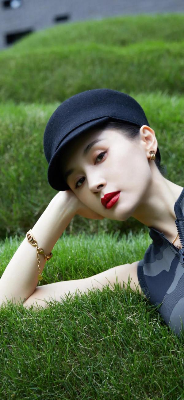 王子文氣質優雅，美麗動人