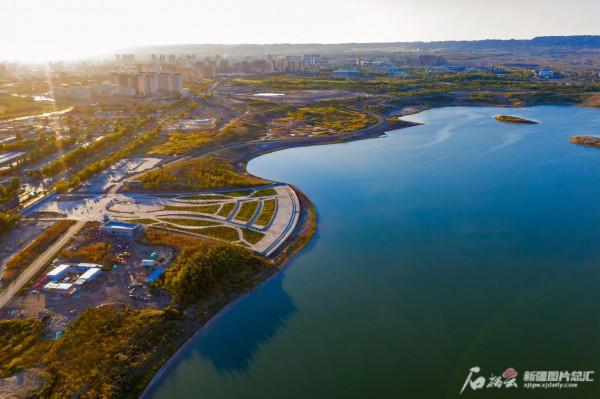 克拉瑪依金龍湖環湖步道:眼中湖光山色,腳下風生水起 克拉瑪依金龍湖環湖步道:眼中湖光山色,腳下風生水起
