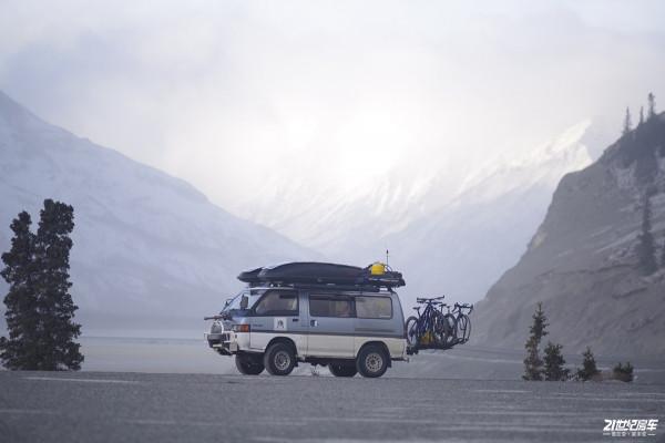 小夥買8手三菱得利卡改成房車！和女友過上了讓人羨慕的生活