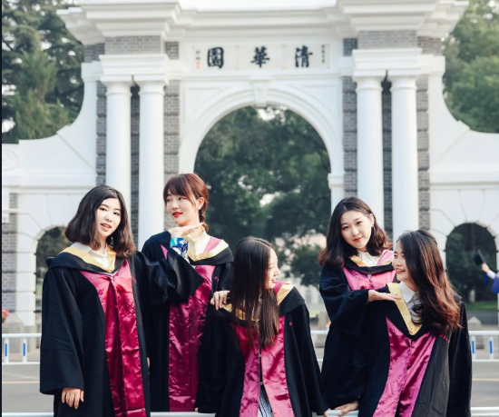 與國際接軌？清華將700多門課改為“全英文授課”，引發眾人不滿