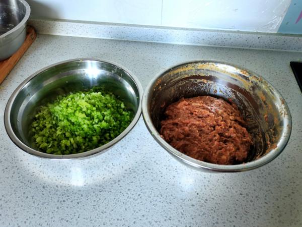 跟師傅學的肉包子做法，味道果然不一般，中秋節給家人蒸一鍋太香