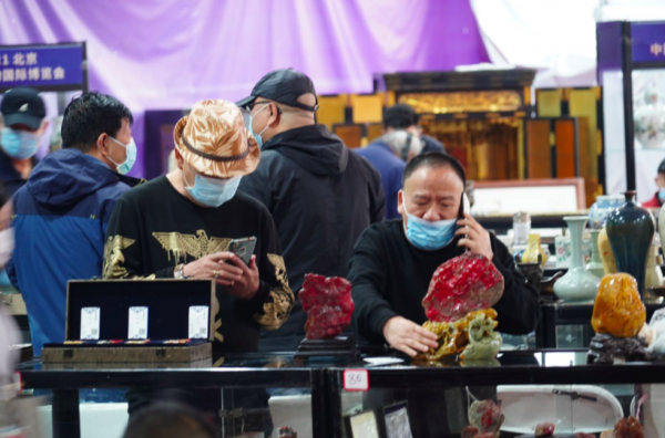 來潘家園“淘寶”!民間收藏藝術品展示交易會開幕 來潘家園“淘寶”!民間收藏藝術品展示交易會開幕