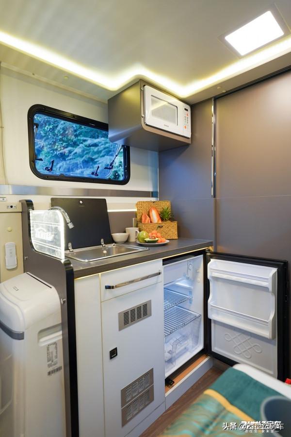 途酷神行太保房車來了,硬頂垂直升降,車高2米,隨意進出車庫 途酷神行太保房車來了,硬頂垂直升降,車高2米,隨意進出車庫