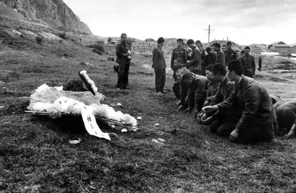 我一時衝動頂撞軍長,請求炮火停止十分鐘,軍長同意我的請求 我一時衝動頂撞軍長,請求炮火停止十分鐘,軍長同意我的請求