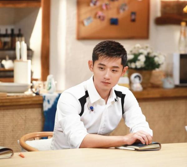 伊能靜和張繼科同框,穿紫色一字肩如少女,不愧是“凍齡女神” 伊能靜和張繼科同框,穿紫色一字肩如少女,不愧是“凍齡女神”