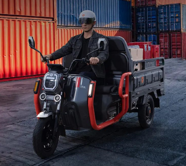 拉貨3000斤以上！雅迪全功能載重三輪車，動力充沛，全國能上牌