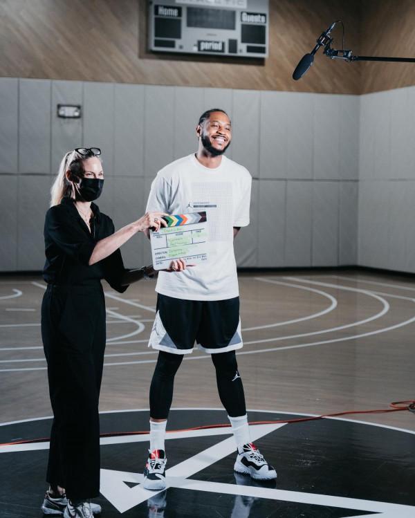 安東尼真敢說，要帶領詹姆斯要奪冠，人氣火爆，前妻後悔了嗎？