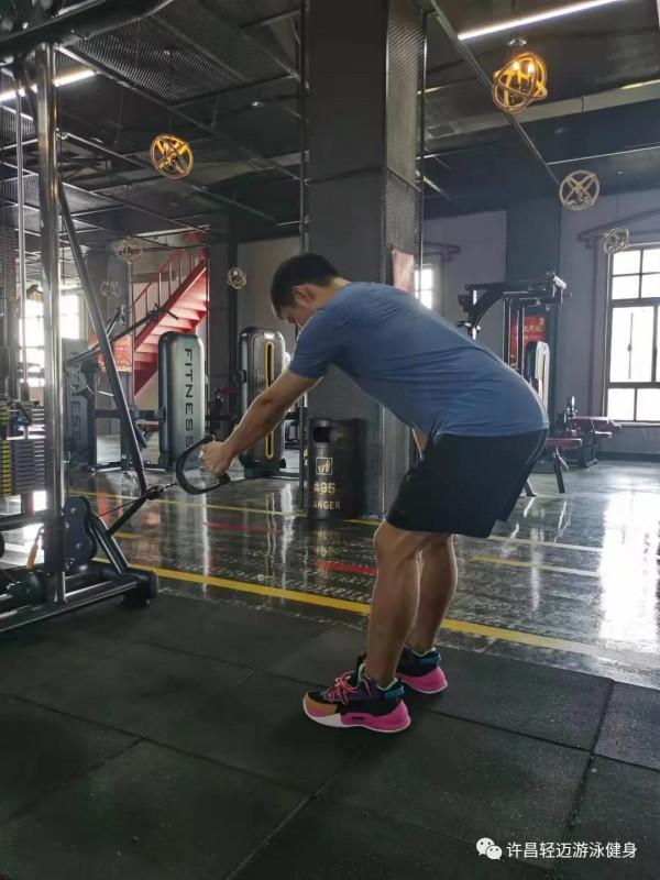 背部的訓練動作有哪些?該怎麼做 背部的訓練動作有哪些?該怎麼做