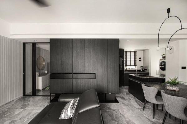 30歲一人獨居73㎡，全屋黑白灰裝出高階感，兩點一線的生活很充實