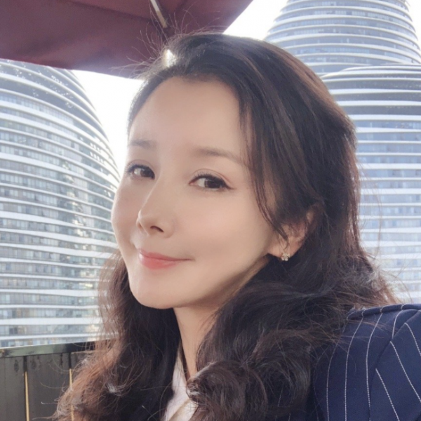 臉僵如石、腫成發麵饅頭，這7位女星動臉後變“災難現場”