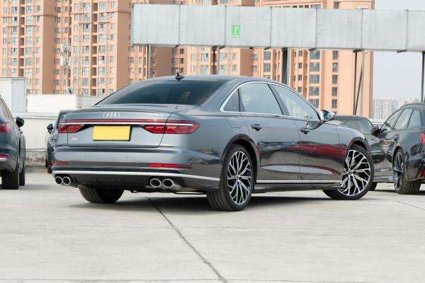 車長超5米3，配V8動力4秒破百，售價210&period;78萬，近距離體驗奧迪S8