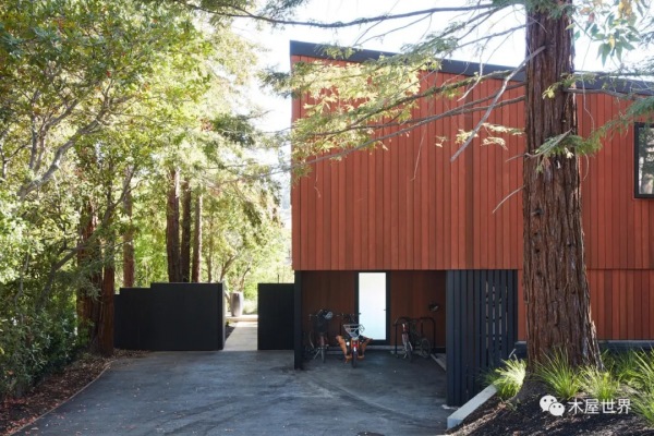 用當年的流行風格改建60年前的木屋,享受現代溫馨的生活 用當年的流行風格改建60年前的木屋,享受現代溫馨的生活