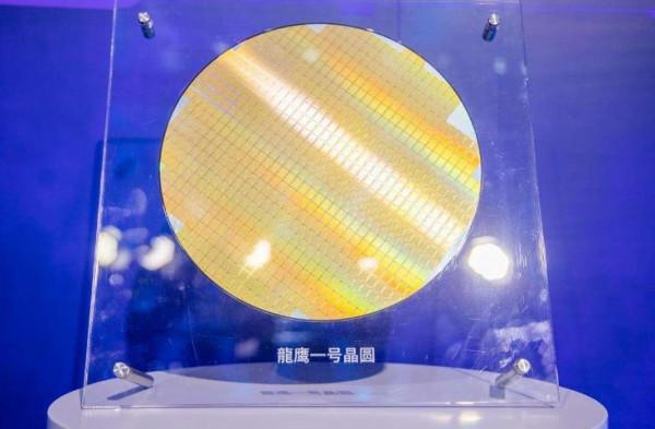 吉利突破高階晶片!國產首款車規7nm晶片問世,效能趕超海外競品 吉利突破高階晶片!國產首款車規7nm晶片問世,效能趕超海外競品