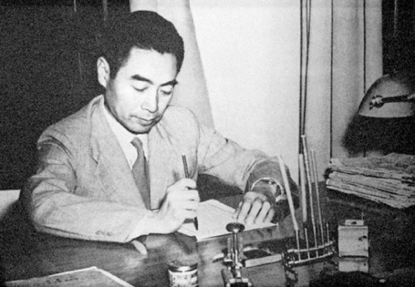 她容貌出眾，心慕革命，兩任丈夫鼎鼎有名，長子中將，女婿正國級