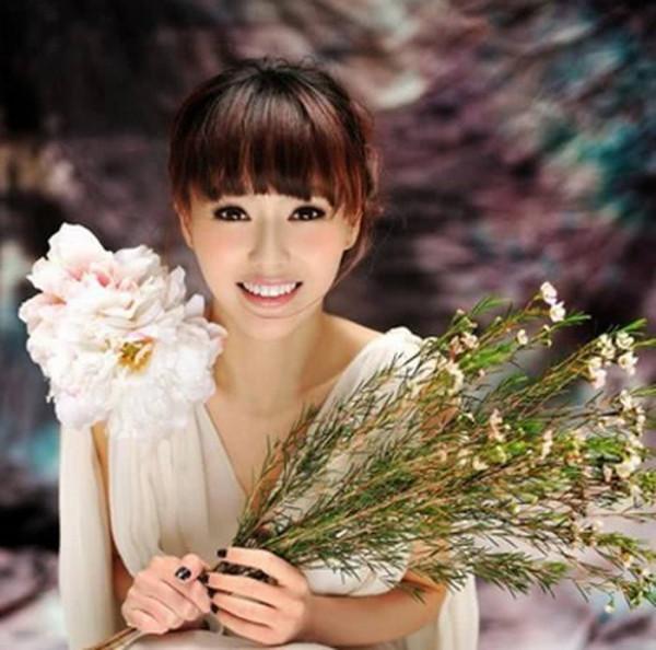 唐嫣西裝配運動鞋被拍，網友狂贊好看，果然是個看臉的世界