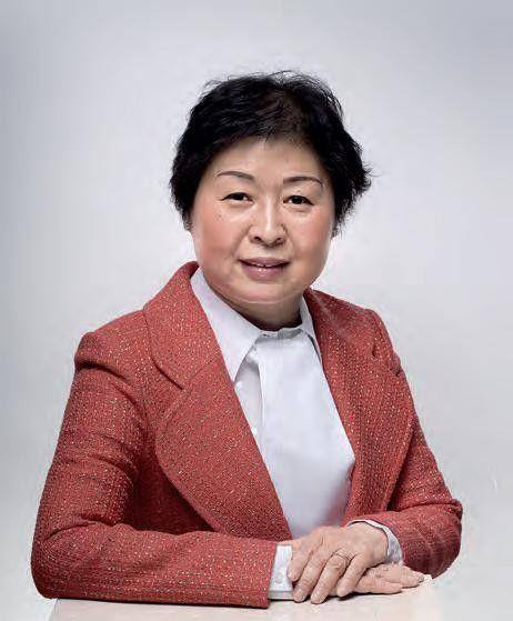 廣東農村姑娘，放棄50萬年薪去撿破爛，49歲成中國女首富，憑啥？