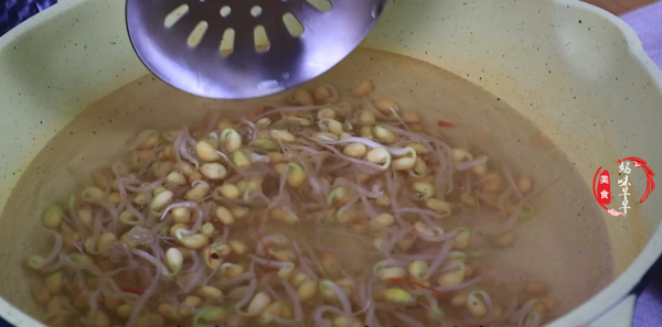 郭德綱吃炸醬麵，要忙活3天，其實沒這麼講究，這樣做一樣好吃