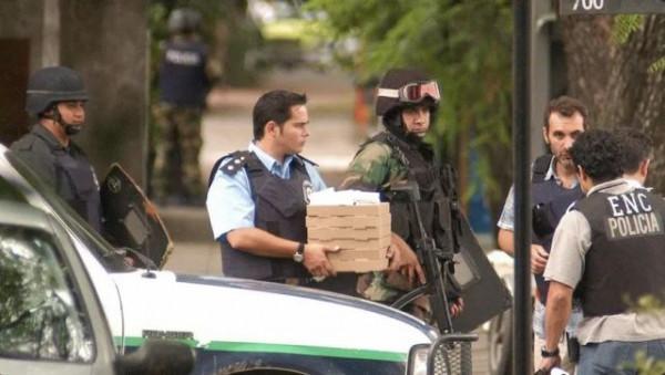 喬新生：美國的“零元購”何時休