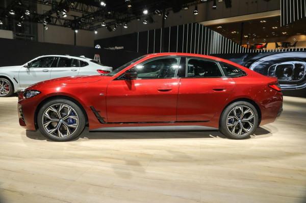 寶馬4系四門轎跑正式上市，價格略微上漲，售價37.38萬起