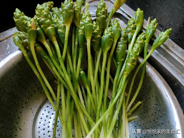 11月，這鹼性菜要多吃，才3元一把，冷天暖身又暖胃，炒肉特好吃