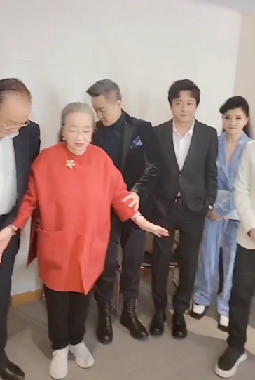 星光大道總決賽群星雲集,85歲李明啟站c位,楊洪基閻維文耳語 星光大道總決賽群星雲集,85歲李明啟站c位,楊洪基閻維文耳語