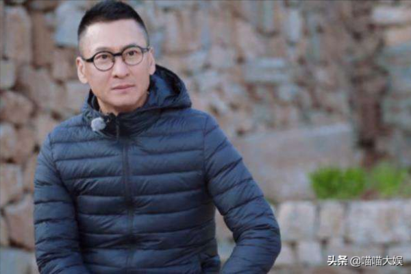 黃渤外灘照惹爭議，三兩句話幽默闢謠，網友：造謠不花錢