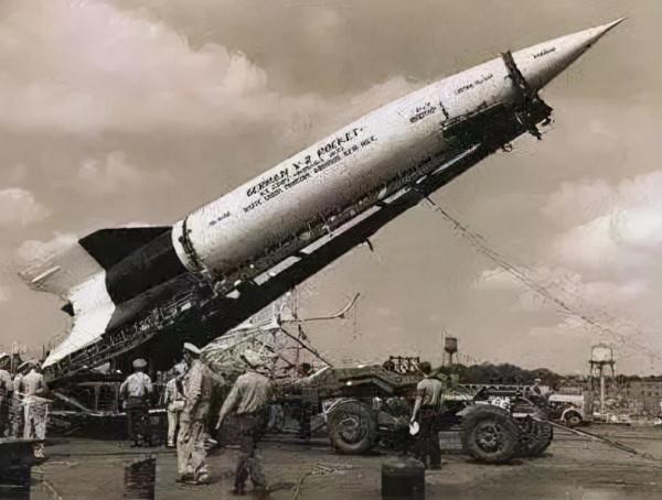 世界兵器大觀:馮布勞恩和他的V1導彈 世界兵器大觀:馮布勞恩和他的V1導彈