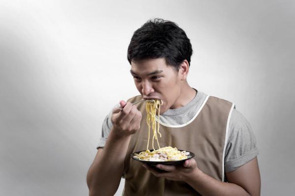 吃得越飽，死得越早？德國研究：進食減少，老了可能更健康、長壽