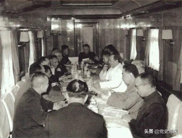 非常時期的非常之舉：萬名中央機關幹部下放基層，毛主席兩次做出批示，周總理親自做動員報告