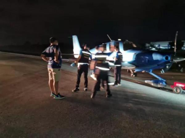 泰國男子晚上去機場跑道跑步，沒想到，卻被降落的飛機削成了兩半