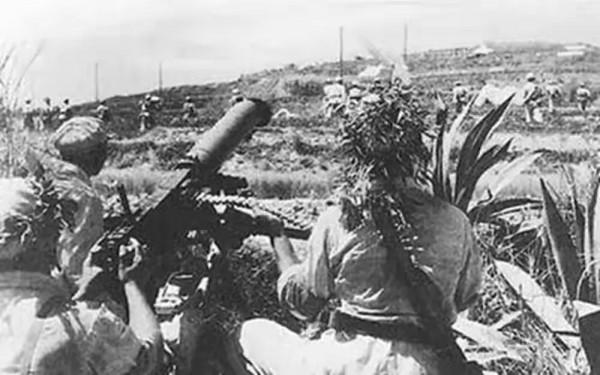 王必成攻打74師師部，到孟良崮頂已無路，一老鄉說：我給你們帶路