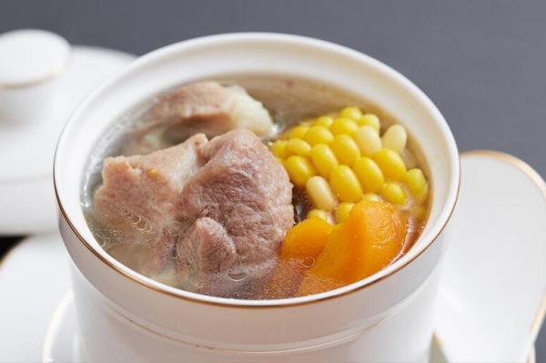 燉骨頭湯，謹記3個小竅門，骨湯鮮美無腥味，肉質香嫩不發柴