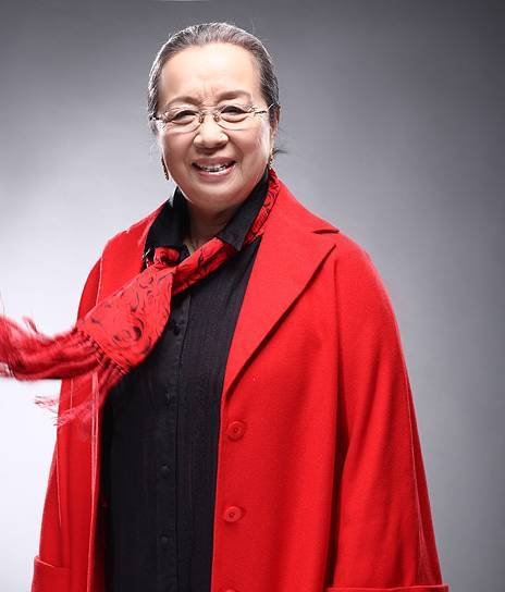 因容嬤嬤一角走紅，被稱為&quot;童年陰影&quot;的老戲骨李明啟，現狀如何？