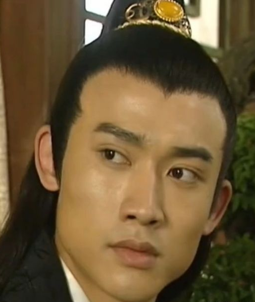 那些“一刀切”削臉的明星還好嗎？有的已垮掉，小方臉成最後贏家