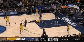 詹姆斯說如果你摔倒了就等你的隊友來把你拉起來