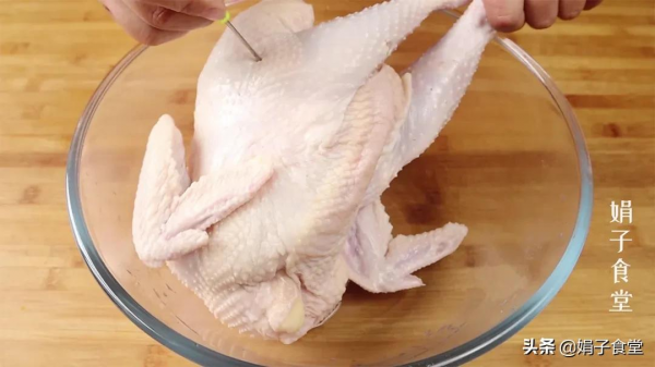 電飯煲燒雞,不加一滴水,肉鮮味美,軟爛不膩,出鍋饞得流口水 電飯煲燒雞,不加一滴水,肉鮮味美,軟爛不膩,出鍋饞得流口水