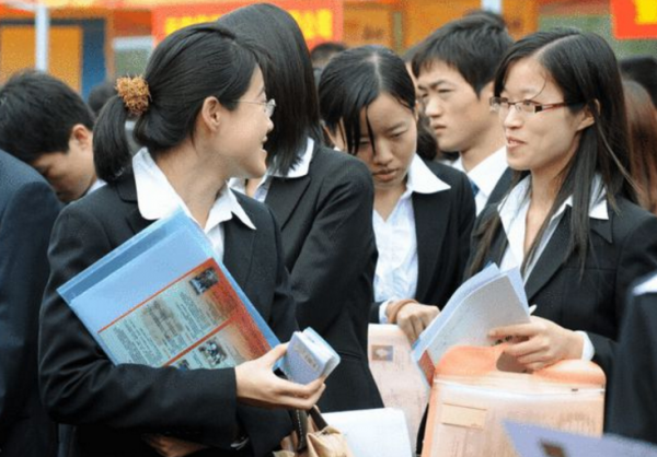 重慶中煙系統公佈擬錄用名單，大部分都是本科生，碩士去一線