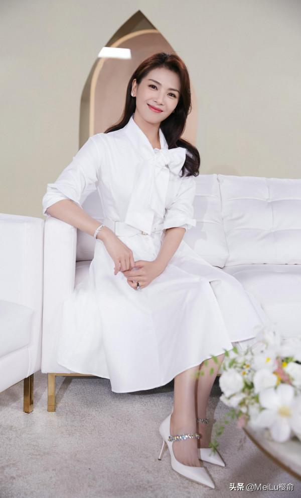 劉濤成熟漂亮有魅力，美得優雅溫婉，盡顯高階貴氣