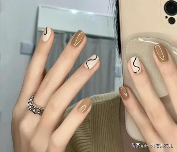 推薦10款極簡時尚美甲，簡單又百搭，喜歡記得收藏