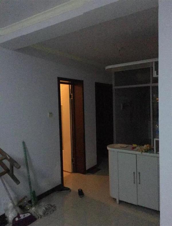 老公自己動手搞裝修,裝好花12萬,和鬼屋差不多,狂醜,醜瘋了 老公自己動手搞裝修,裝好花12萬,和鬼屋差不多,狂醜,醜瘋了