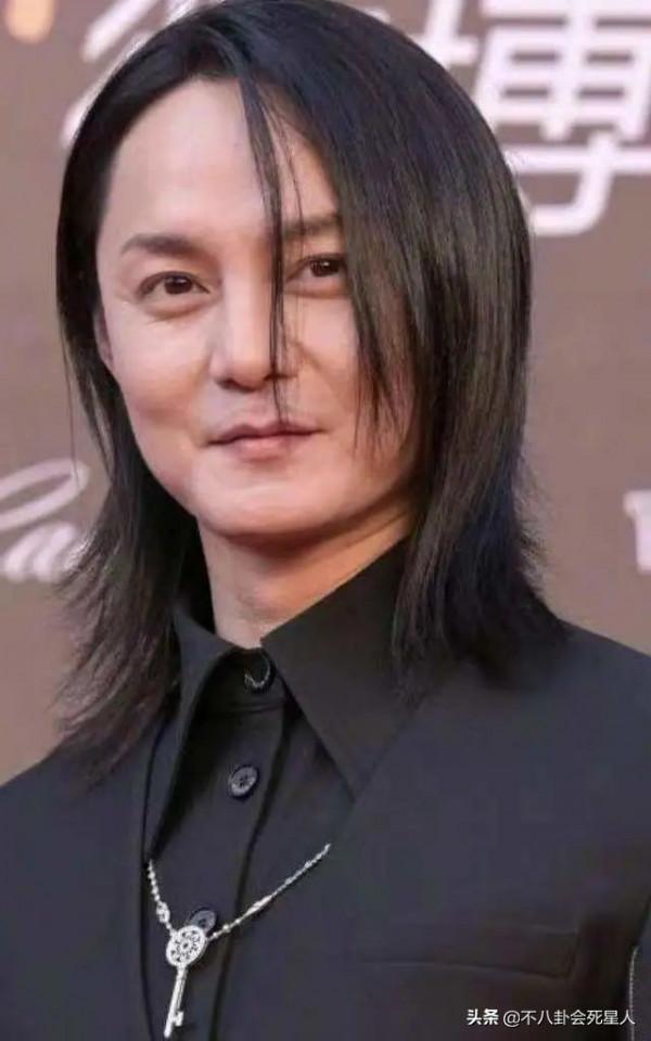 男星紅毯上的4種油膩風，鄧倫中招兩項，滿面油光成男神“殺手”