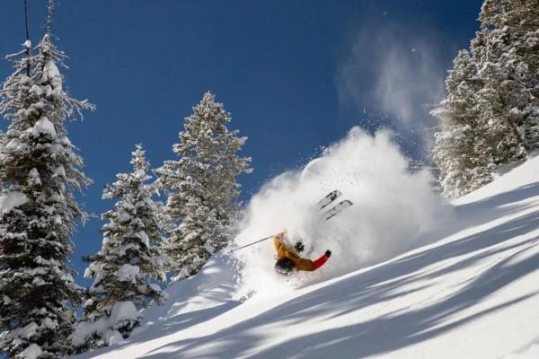 滑雪運動愈發火熱，重金購買滑雪裝備值不值得？