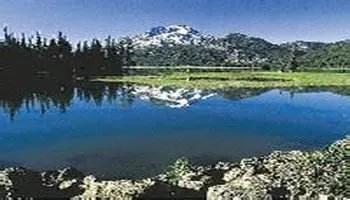 雙層湖裡的景象